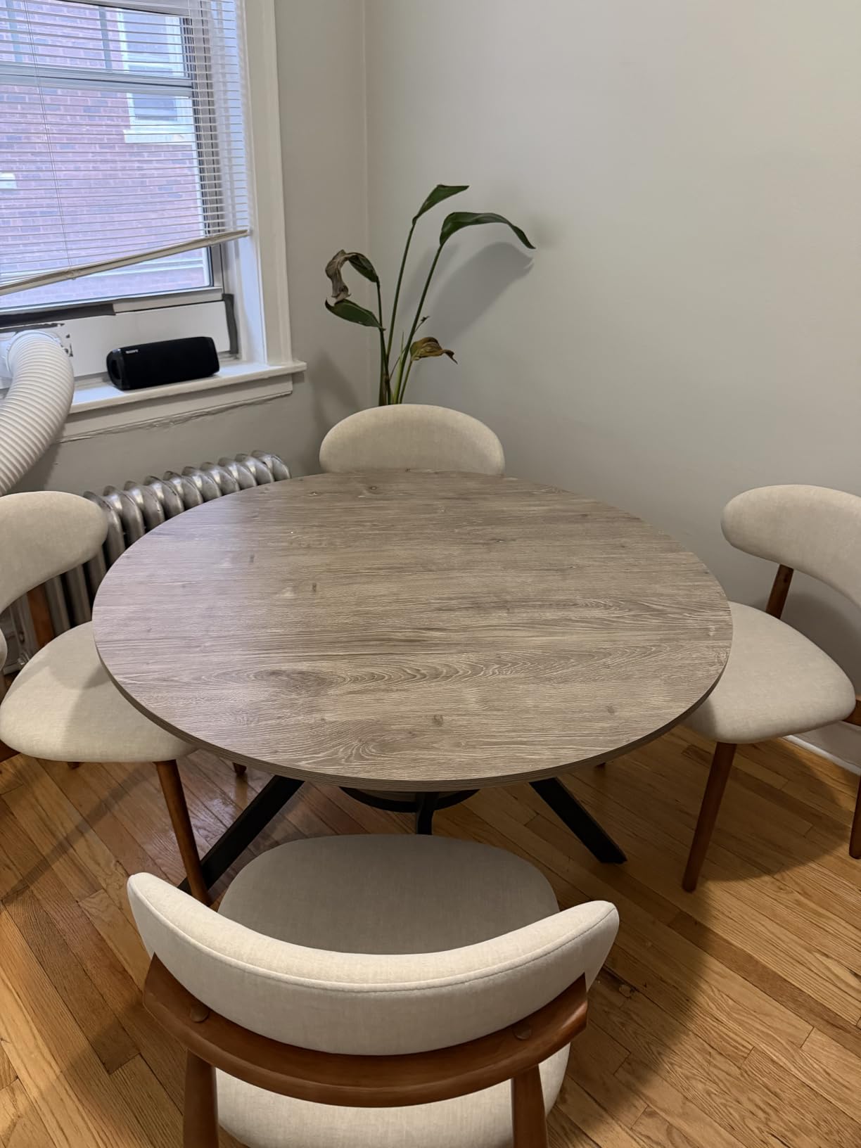 Round Kitchen Tables for 2-4, 31.5