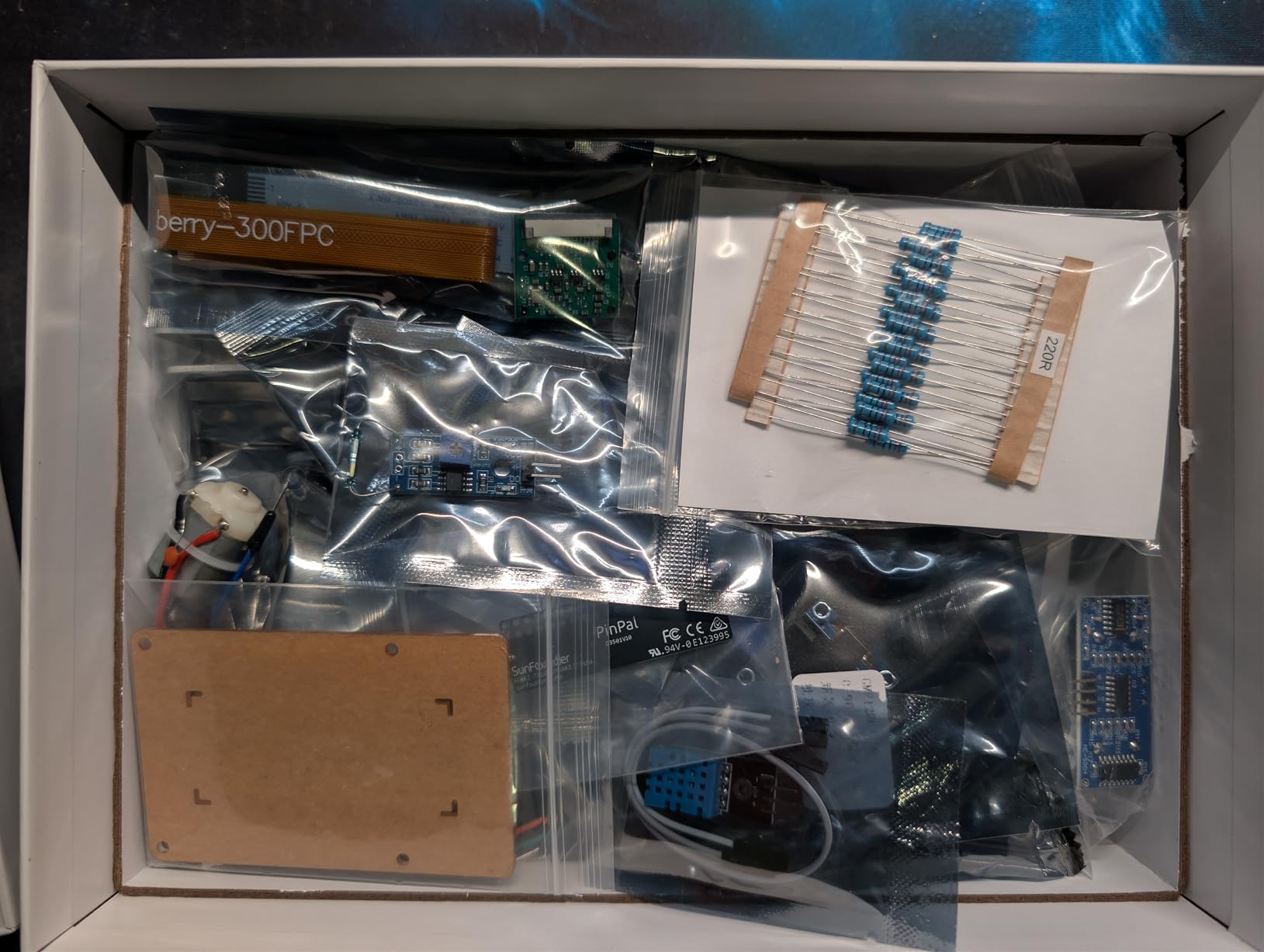 SunFounder AI Fusion Lab Kit for Raspberry Pi 5/4/3B+/Zero 2w, LLMs ChatGPT/Gemini/Grok, YOLO&OpenCV & MediaPipe, Python, Video Courses for Beginners Engineers customer photo 1