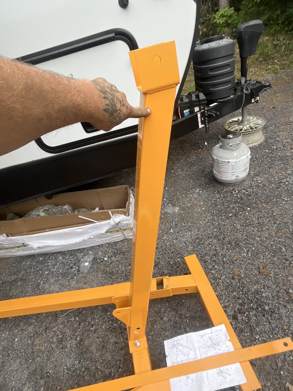 GarveeTech 2 T Engine Hoist, 4000 LBS Heavy Duty Folding Cherry Picker Engine Lift Hydraulic Tilting Engine Shop Crane with 6 Iron Caster Wheels Telescopic Boom Hitch,Yellow customer photo 2