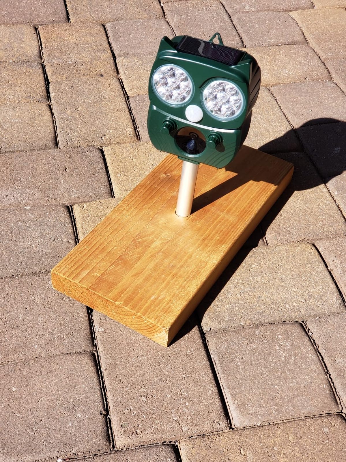 Solar Animal Repeller, Ultrasonic Repellent, Motion Detection, LED Flashing Light, Dog, Cat Repellent, Squirrel, Raccoon, Skunk, Rabbit, Rodent, Fox, Deer, etc. customer photo 2