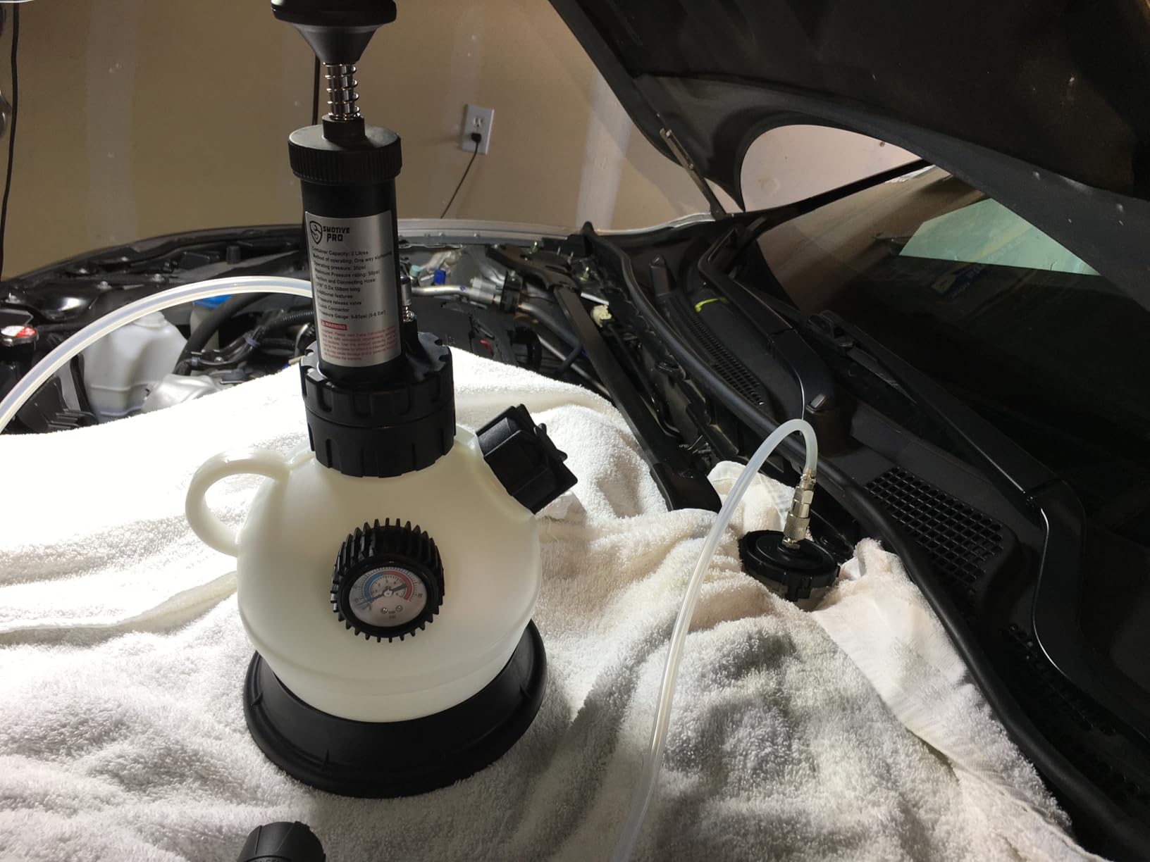 SMOTIVEPRO 2L Manual Brake Bleeder Kit with 4 Master Cylinder Adapters customer photo 1