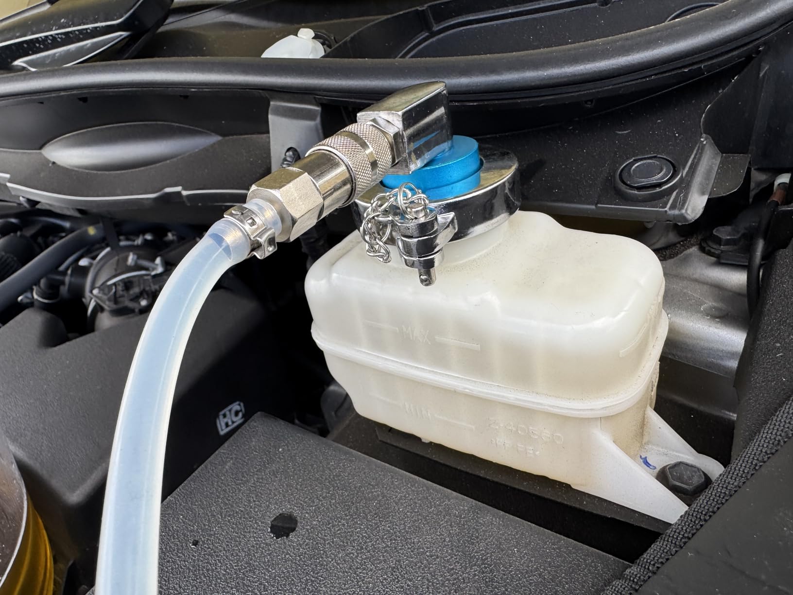 SMOTIVEPRO 2L Manual Brake Bleeder Kit with 4 Master Cylinder Adapters customer photo 2