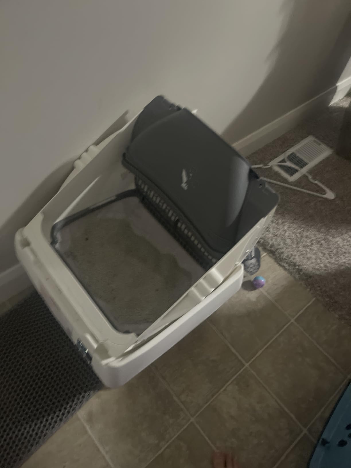 Automatic Cat Litter Box Self Cleaning - App Control, Open-Design, Smart Health Monitor, Suitable for Medium Cats and Kittens, Anti-Pinch Safety, Quiet Operation - White customer photo 1
