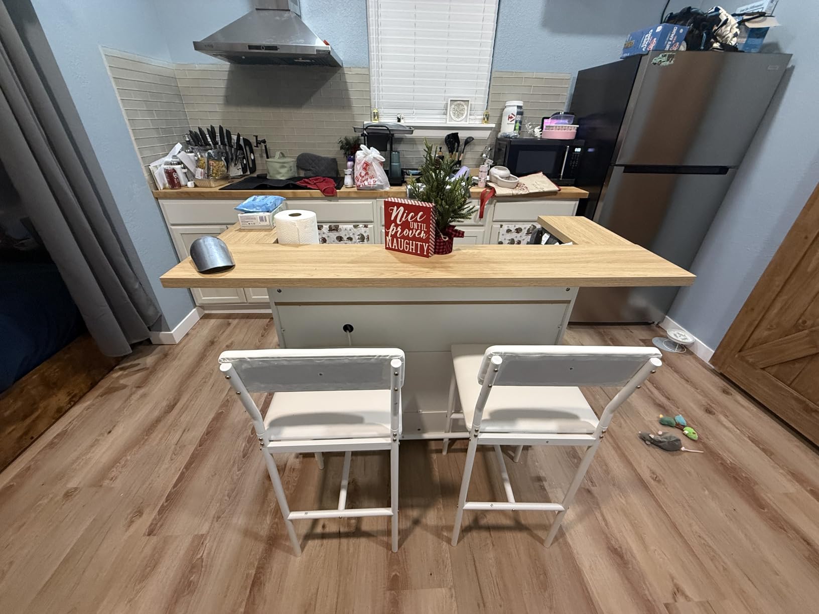 Kitchen Island with Stools, 67
